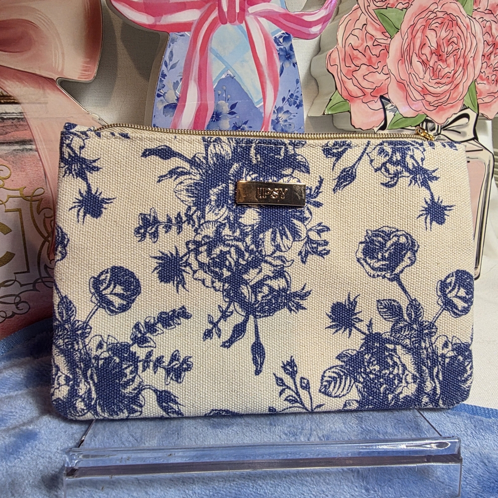 Too Faced Bundle & Zipper Pouch Set - - Picture 4 of 6